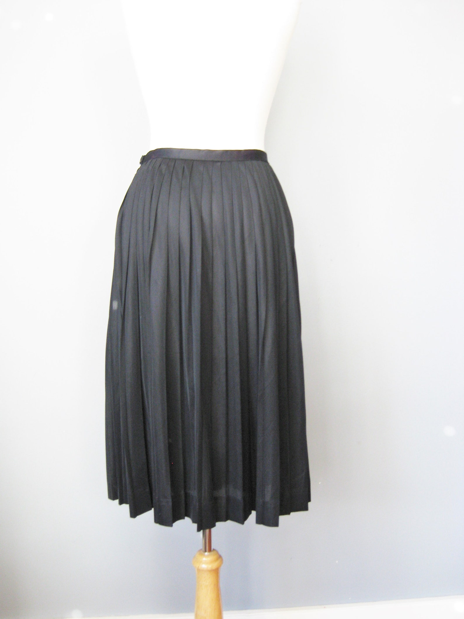 Black Nylon Skirt / Vtg 60s / Sacony Midi Length Sheer Pleated - Etsy