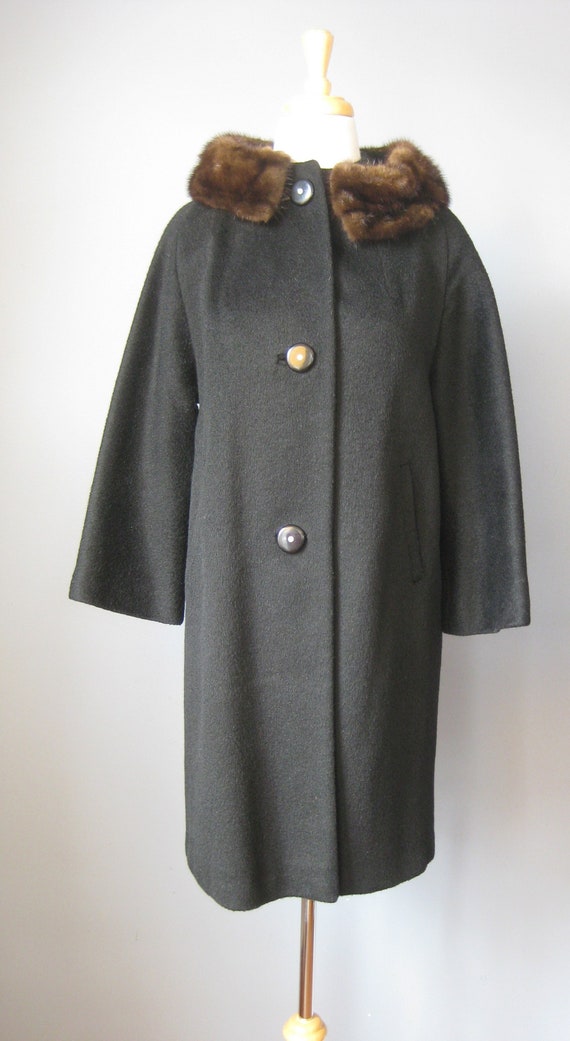 Black Wool Coat with mink collar / Vtg 50s / Black