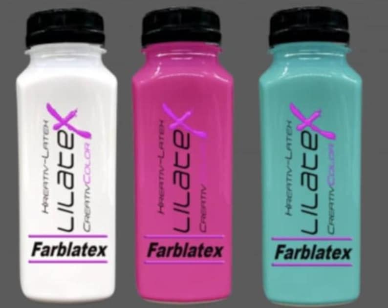 Puede incluir: Tres botellas de pl&aacute;stico con l&iacute;quido, una blanca, una rosa y una azul claro. Cada botella tiene una tapa negra y una etiqueta con el texto Kreativ-Latex Lilatex Creativcolor y Farblatex con un gr&aacute;fico de una X de color morado.