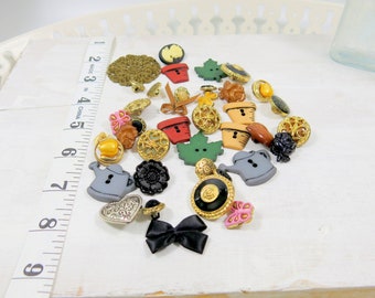 Vintage Plastic Buttons from 1980 - Sewing buttons - Decorative Plastic Buttons - VinSup-145