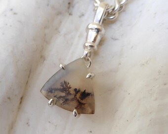 Colgante de ágata dendrítica - Joyería sostenible con piedras preciosas - Prácticas justas y éticas - Piedra preciosa brasileña