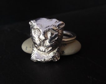 Anillo amuleto antiguo con cabeza de león - Hallazgo arqueológico único, circa siglos I-III d.C. - Amuleto zoomorfato romano - Símbolo de valentía