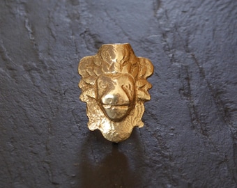 Gran anillo con cabeza de león romano - Hallazgo arqueológico de entre el siglo II y el IV d. C. - Artefacto reutilizado - Símbolo de valentía - Fundido a partir del hallazgo original