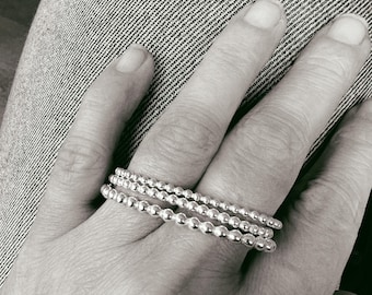 Anillo doble de cuentas de plata - Anillo para dos dedos - Puño de puño americano - Anillo alternativo - Anillo moderno de plata con estilo - Anillo para dos dedos