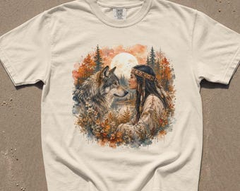 Kvinna och vargmåne T-shirt, höstskogsporträtt, akvarell naturgrafik, Comfort Colors® vargälskare gåva