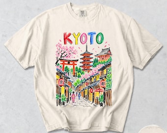 T-shirt di Kyoto, con schizzo di pagoda torii e fiori di ciliegio, maglietta grafica colorata con città del Giappone, souvenir di viaggio Comfort Colors®