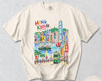 T-shirt di Hong Kong, con schizzo dello skyline del porto di Victoria e grafica colorata di tram e traghetto, souvenir di viaggio Comfort Colors®.