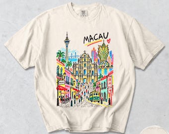 T-shirt di Macao, con schizzo delle rovine di San Paolo e della Grande Lisbona, maglietta grafica colorata della città, souvenir di viaggio Comfort Colors® a Macao.