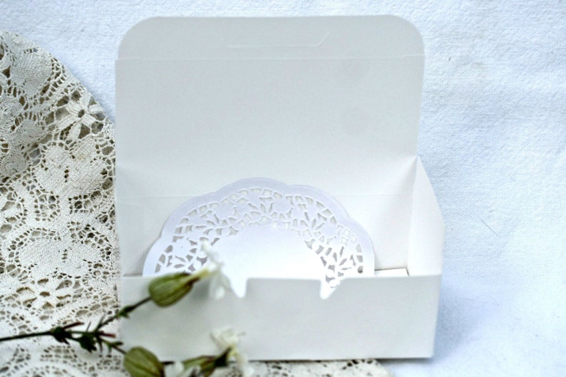 36 Cake Boxes Favor Boxes 5.5 by 1.75 Inches Wedding Cake Box Carry Out Box White Cake Box White Favor Box White Doily White Doilies