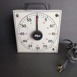 Vintage GraLab Universal Darkroom Timer Model 168, Mid-Century Industrial Lab Decor, Retro Photography Developing Clock, Analog Prop Timer