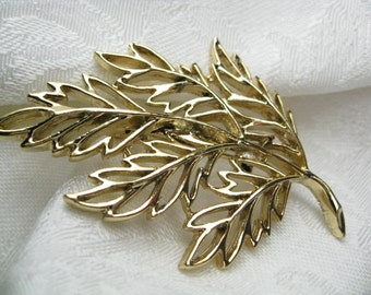 Vintage Gold leaf brooch free domestic shipping girls or women rockabilly fashion gift for her Birthday vintage leaf pin retro sweater pin