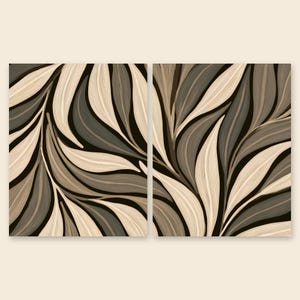 Puede incluir: Un conjunto de arte mural en díptico que presenta dos paneles rectangulares con un patrón abstracto continuo de formas alargadas y curvas similares a hojas en tonos crema, beige, topo y gris carbón oscuro, creando una composición fluida.