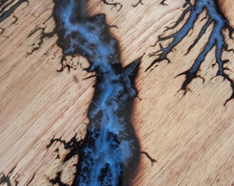 Fractal houtgestookte blauwe epoxytafel