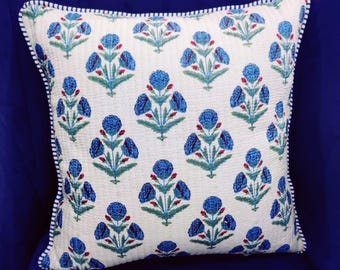 Kussenhoes met blauwe bloemenprint en blokmotief, gewatteerd, 16 x 16 inch (ca. 40 x 40 cm), gemaakt van katoen.