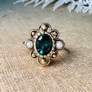 Vintage Avon Versailles Ring, 1976 Gold Cocktail Ring with Faux Emerald and Pearls, Pretty Pearls Green and Gold Statement Ring