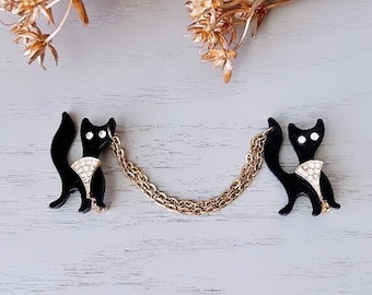 Black Cat Sweater Pins, Black Cat Brooch Pair, Acrylic Double Cat Pins with Rhinestone Eyes Cat Brooches, Kitchsy 60s Vintage Accessories