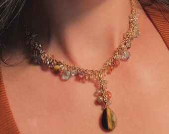 Collar vintage de ojo de tigre en forma de Y, con colgante de piedras preciosas y cadena dorada de cristal y cuentas.
