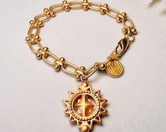 Vintage Anne Klein Armband, Himmlisches Mattgold Kettenglied Bettelarmband mit Sonnen Anhänger und etruskische Münze