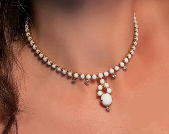 Choker-Halskette aus Milchglas, Vintage-Goldkette im Art-Deco-Stil mit Strasssteinen in Krappenfassung und Glas