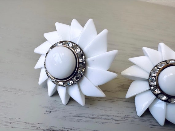 Pinwheel Milk Glass Earrings, 1960s Vintage Earri… - image 5