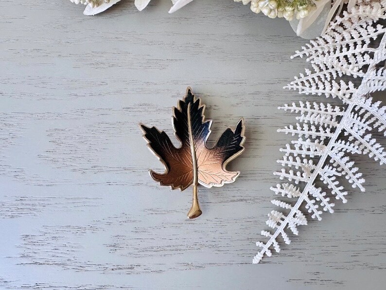 Vintage Leaf Brooch, Fall Fashion Autumn Pin, Retro Brooch, Vintage