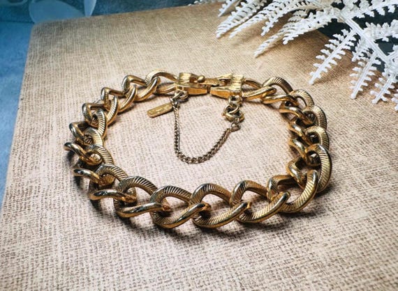 Vtg Monet Chucky  Black and Gold Link Bracelet Monet Gold Plated and Black Enamel Chunky Link Bracelet. For  main image 3