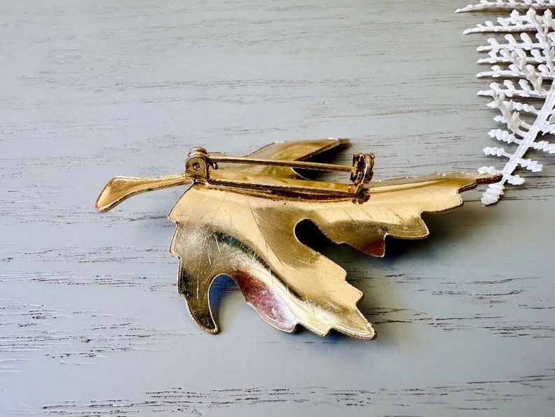 Vintage Leaf Brooch, Fall Fashion Autumn Pin, Retro Brooch, Vintage