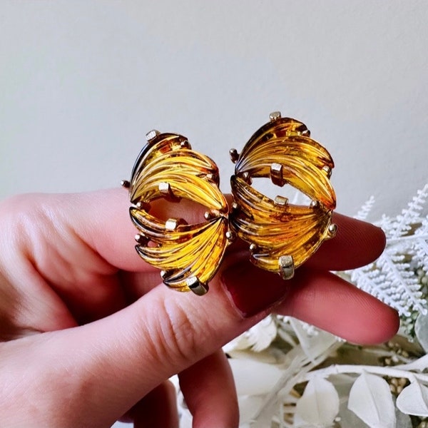 Amber Leaf Earrings, RARE Judy Lee Signed Glass Earrings, 1950s Vintage Gold Tone Molded Caramel Earrings, Fall Foliage Clip-on Earrings