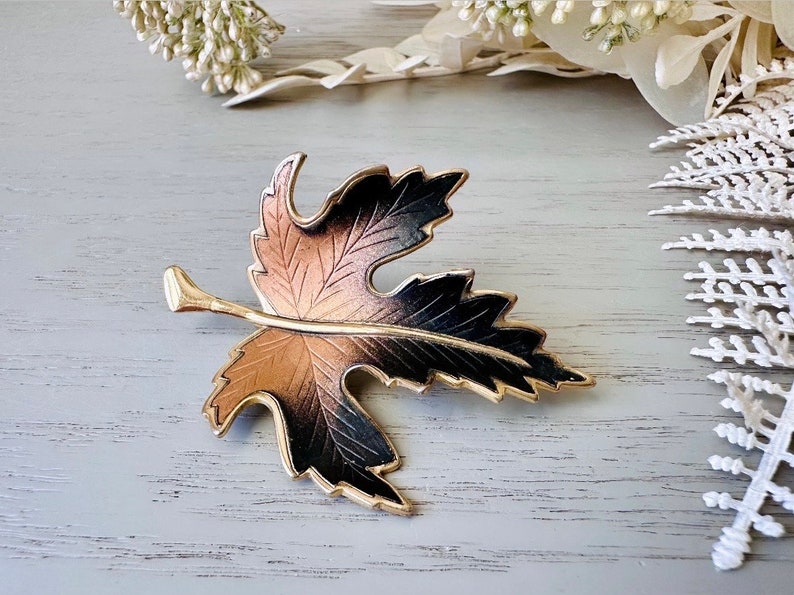 Vintage Leaf Brooch, Fall Fashion Autumn Pin, Retro Brooch, Vintage