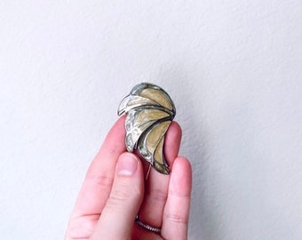 Butterfly Wing Brooch Pin, Vintage Pearlized Butterfly Pin, Vintage Brooch, Whimsical Bridal Brooch, Antique Silver Pin gray and cream