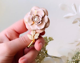 Vintage Flower Brooch, Peachy Pink Enamel Flower Pin, Shabby Chic Floral Pin, Vintage 50's Gold Tone Light Pink and White Retro Brooch