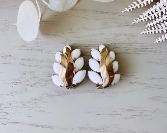 Vintage Milk Glass Marquise Earrings,  Gold Leaf Chunky Clip On Earrings, 1960s Vintage Earrings, Dramatic Feather White Gold Bridal Look