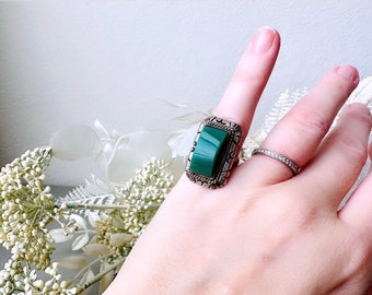 Green Stone Ring, Mexican Sterling Silver Ring, Unique Green Stone Ring, Earth Talisman Ring, Carved Curved Rectangle Boho Ring