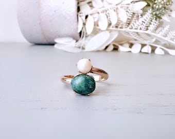 1975 Simulated Jade and Pearl Ring, Vintage Sarah Coventry Prong Set Double Stone Ring, Stacking Ring, Jade Green Cream & Gold Classic Ring