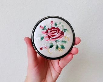 Vintage Compact Mirror Rose Tapestry, Vintage 1960’s Satin Needlepoint Pink Roses Pocket Mirror, Vtg 60s Petit Point Floral Makeup Mirror
