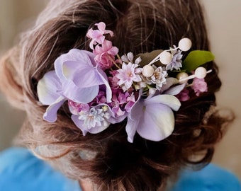 Purple Flower Hair Comb, Gorgeous Spring Bride Hair Comb, Bridal Hair Flowers, Dreamy Floral Wedding Comb, Lilac Floral Hair Accessory