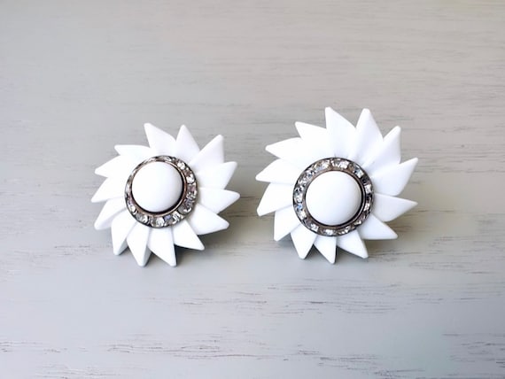 Pinwheel Milk Glass Earrings, 1960s Vintage Earri… - image 2