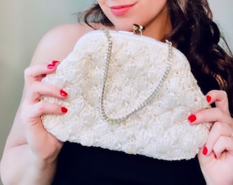 1960s White Raffia Clutch Purse, Handmade in Japan Vintage Mantessa Bag w Chain Strap, Cute Vintage Purse, Shiny Cream Woven Straw Handbag