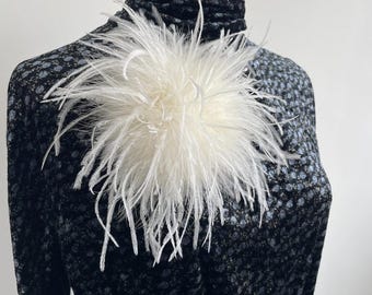 Broche de pluma blanca, ramillete de plumas, alfiler hecho a mano, accesorio de pluma natural, clip para sombrero, broche de boda