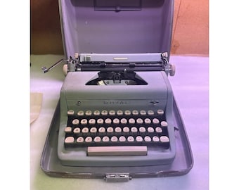 1959 Royal Quiet De Luxe Typewriter w/ Case Portable Tested Excellent Condition