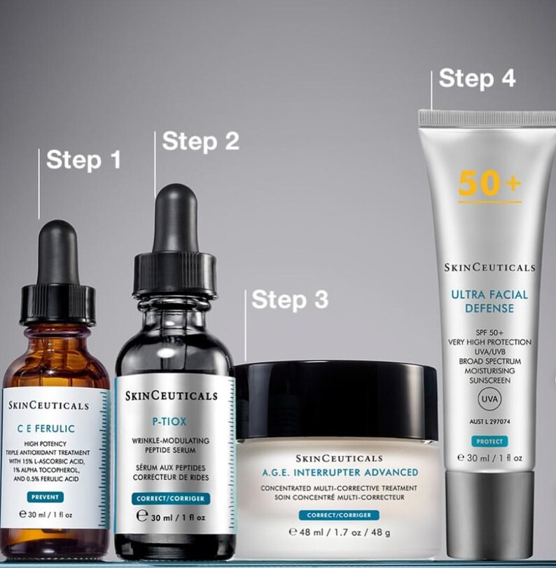 Op de afbeelding: Vier SkinCeuticals huidverzorgingsproducten gelabeld van stap 1 tot 4. Bevat C E Ferulic serum, P-Tiox peptide serum, A.G.E. Interrupter Advanced cr&egrave;me en Ultra Facial Defense SPF 50+ zonnebrandcr&egrave;me. Flessen en tubes tonen 30 ml of 48 ml maten.