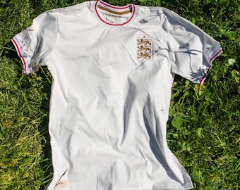 England Retro Style T-Shirt, 100% Cotton White Heritage Tee, Vintage Blokecore Top, Three Lions Crest Premium Unisex Streetwear Shirt