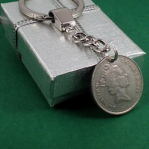 Queen Elizabeth II 1992 31. Geburtstag Schlüsselanhänger auch 1997 Vereinigtes Königreich 10p Geldbörse Charm, siehe Jahre verfügbar