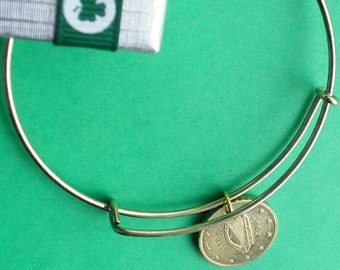 2002 Irish Euro Coin Bracelet, Goldtone Expandable Wire Bangle