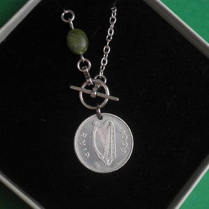 Regalo irlandese del 1993, moneta per il 32° compleanno, Lariat reversibile, marmo del Connemara, salmone della conoscenza, carta leggenda, moneta da 10 penny,