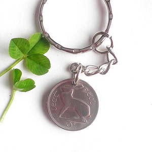 Regalo para 58.º cumpleaños, llavero con moneda de 1968, colgante para bolso con tirador de cremallera, conejo irlandés de Irlanda en 3D. Monedas Leat Reul Ireland Direct, 1928-1968.