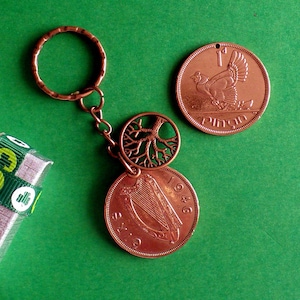 1946 79. Geburtstag, Irish Penny, Schlüsselanhänger mit Kupfer Baum des Lebens Charme, Boxed Gift, Irland Münze Schlüsselanhänger, Münzen direkt aus Irland