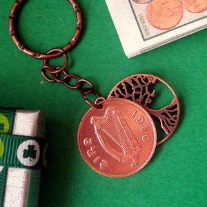 1980 Irish Keychain, 45th Münze Geburtstag, 45-jähriges Jubiläum, Irish 2p Keychain, Coppertone Anhänge, Baum des Lebens Charme