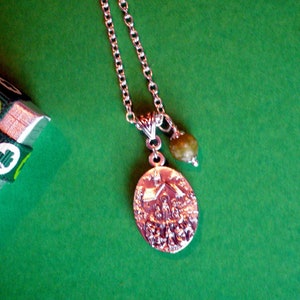 Knock-medaille met wijwatercapsule is gecombineerd met een Connemara-marmer, From The Wild Atlantic Way!