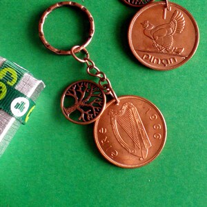 1966 Irish Penny, 59th Geburtstagsmünze, Schlüsselanhänger, Boxed Schlüsselanhänger mit Baum des Lebens Charm zirkulierten Münzen direkt aus Irland